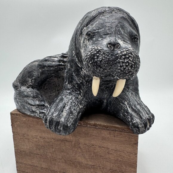 HAND CARVED SOAPSTONE ART WALRUS SCULPTURE ~ WOLF ORIGINAL, CANADA 4" TALL - Picture 1 of 13